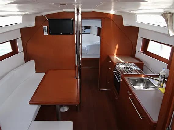 Oceanis 38 in Sukošan / D-Marin Dalmacija Marina - Photo 3