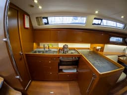 Oceanis 41 in Fethiye / Ece Marina thumbnail 7