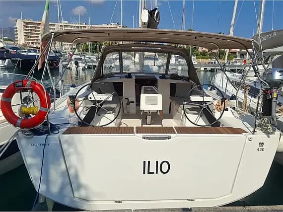 Dufour 430 in Sardinia / Cagliari / Marina di Cagliari - Photo 1