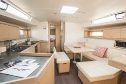 Oceanis 45 in Salerno / Marina d'Arechi thumbnail 8