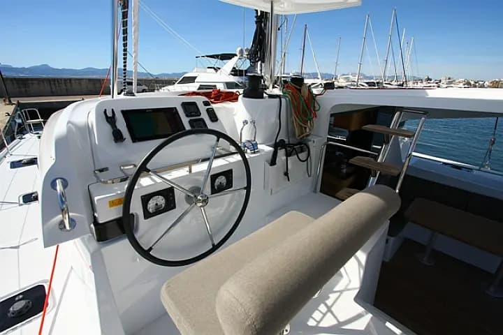 Lagoon 42 in La Spezia / Porto Mirabello - Photo 4