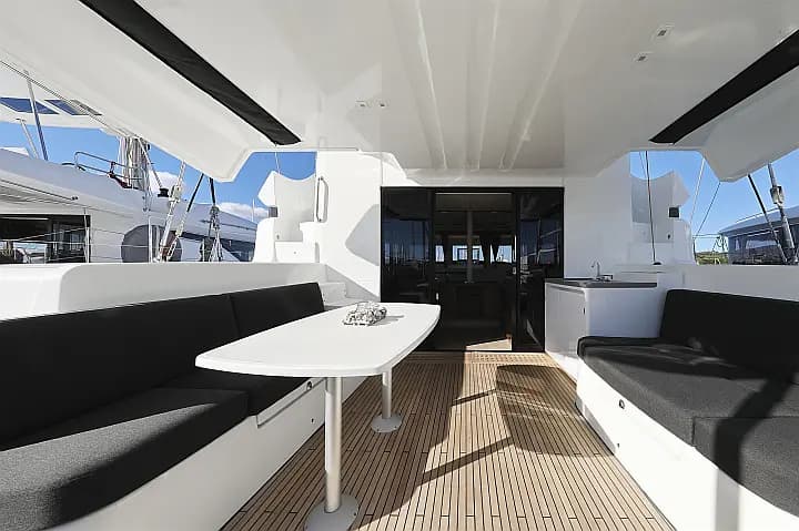 Lagoon 50 in Sukošan / D-Marin Dalmacija Marina - Photo 5