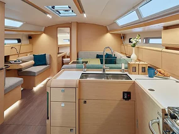 Sun Odyssey 449 in Athens / Alimos Marina - Photo 3
