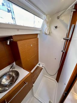Sun Odyssey 449 in Sukošan / D-Marin Dalmacija Marina thumbnail 5
