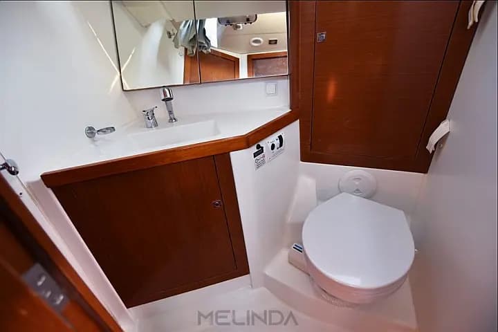 Oceanis 45 in Lefkada / Port of Lefkas - Photo 5