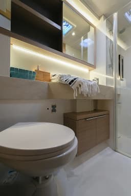 Lagoon 51 in Salerno thumbnail 17