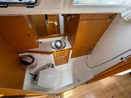 Sun Odyssey 389 in Sukošan / D-Marin Dalmacija Marina thumbnail 10