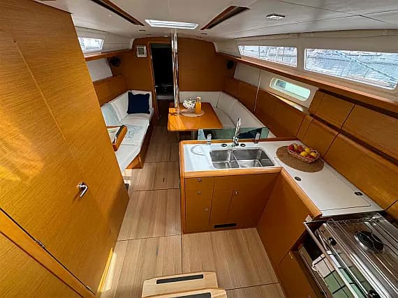 Sun Odyssey 389 in Sukošan / D-Marin Dalmacija Marina - Photo 3