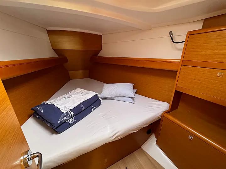 Sun Odyssey 389 in Sukošan / D-Marin Dalmacija Marina - Photo 4