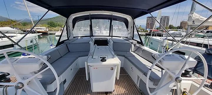 Oceanis 46.1 in Salerno / Marina d'Arechi - Photo 4