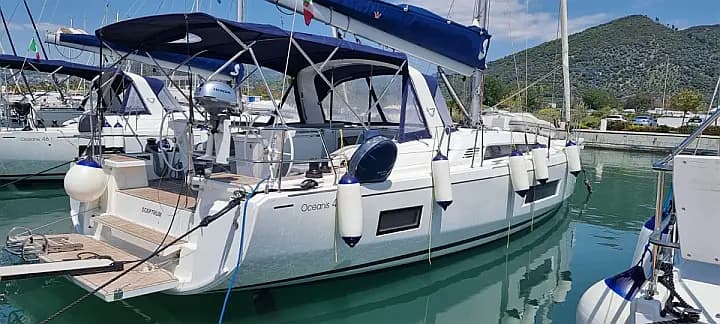 Oceanis 46.1 in Salerno / Marina d'Arechi - Photo 5