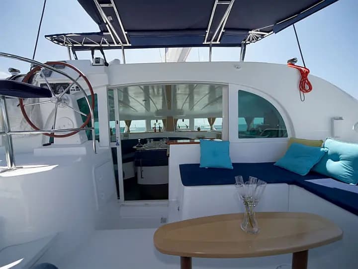 Lagoon 380 in Salerno / Marina d'Arechi - Photo 5