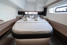 Isla 40 in Lavrion / Olympic Marina thumbnail 17