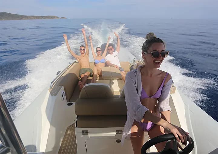 Tempest 900 in Sardinia / Portisco / Marina di Portisco - Photo 4