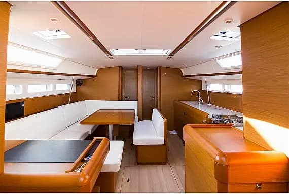 Sun Odyssey 519 in Mallorca / Palma de Mallorca / La Lonja Marina Charter - Photo 3