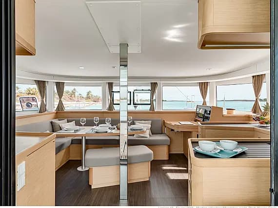Lagoon 42 in Hyeres - Photo 3