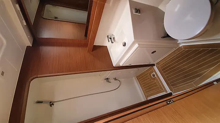 Lagoon 42 in Hyeres - Photo 5