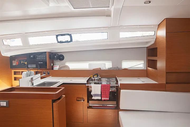 Sun Odyssey 410 in Orhaniye / Marti Marina - Photo 3