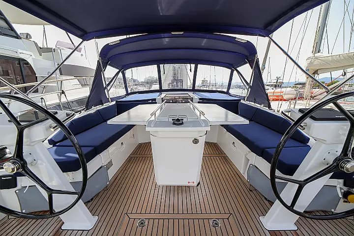 Oceanis 46.1 in Sardinia / Olbia / Marina di Olbia - Photo 5