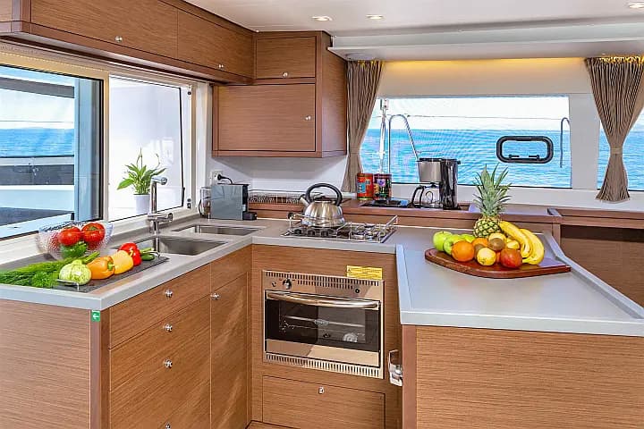 Lagoon 450 Fly in Athens / Alimos Marina - Photo 4