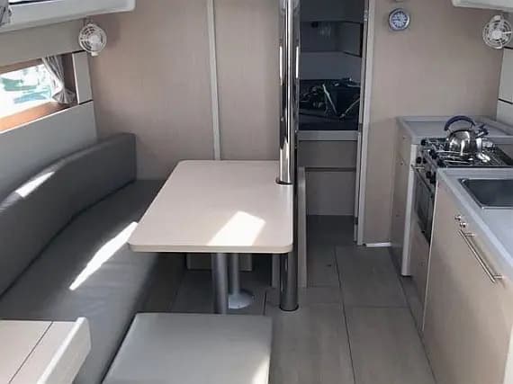 Oceanis 38.1 in Arzon / Port du Crouesty - Photo 3