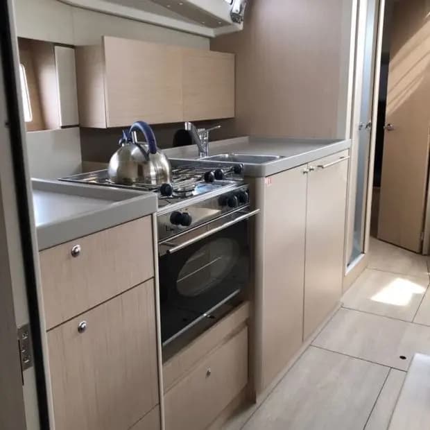Oceanis 38.1 in Arzon / Port du Crouesty - Photo 4