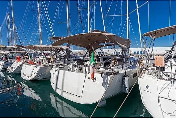 Sun Odyssey 440 in Sicily / Capo d'Orlando Marina - Photo 1