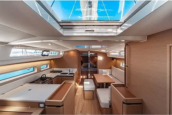 Sun Odyssey 440 in Sicily / Capo d'Orlando Marina - Photo 3
