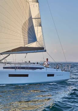 Sun Odyssey 440 in Sicily / Capo d'Orlando Marina thumbnail 3