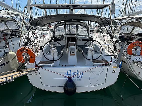 Oceanis 34.1 in Athens / Alimos Marina - Photo 1