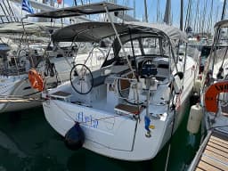 Oceanis 34.1 in Athens / Alimos Marina thumbnail 10