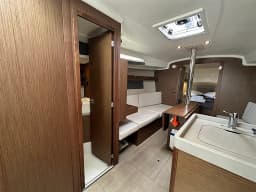 Oceanis 34.1 in Athens / Alimos Marina thumbnail 8