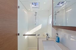 Lagoon 46 in Athens / Alimos Marina thumbnail 24