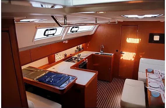 Bavaria Cruiser 51 in Sardinia / Portisco / Marina di Portisco - Photo 3