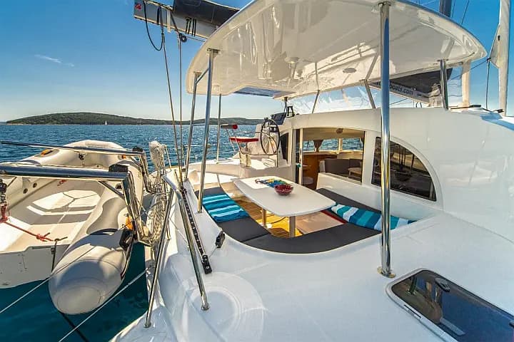 Lagoon 380 in Lefkada / Port of Lefkas - Photo 4