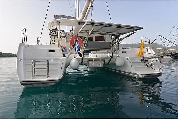 Lagoon 400 S2 in Athens / Alimos Marina - Photo 1