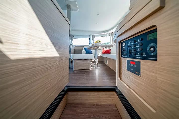 Lagoon 42 in Kaštel Gomilica / Marina Kaštela - Photo 4