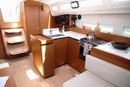 Sun Odyssey 410 in Corfu / Mpenitses / Marina Benitses thumbnail 10