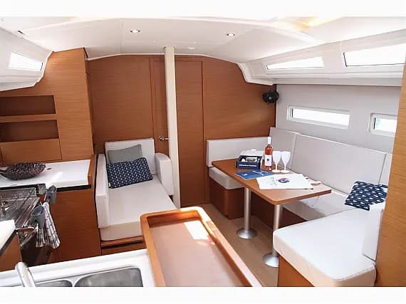Sun Odyssey 410 in Corfu / Mpenitses / Marina Benitses - Photo 3