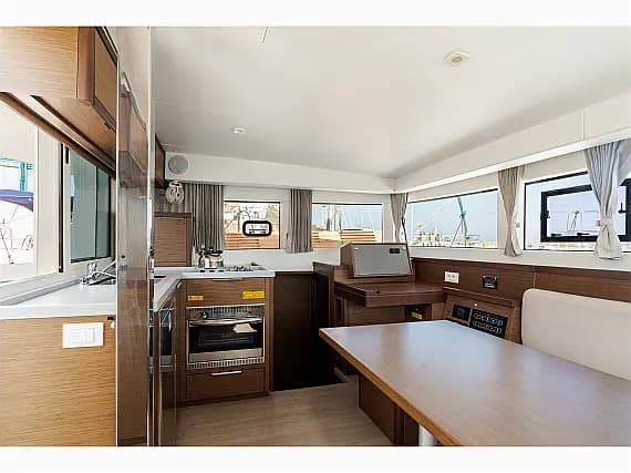 Lagoon 40 in Sicily / Furnari / Marina Portorosa - Photo 3