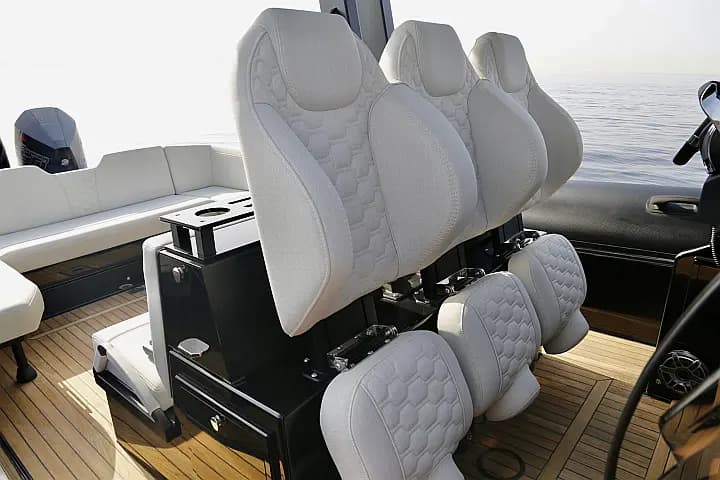 Technohull Explorer 40 in Mykonos / Ornos bay - Photo 4