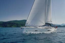 Dufour 520 Grand Large in Marmaris Yacht Marina thumbnail 11