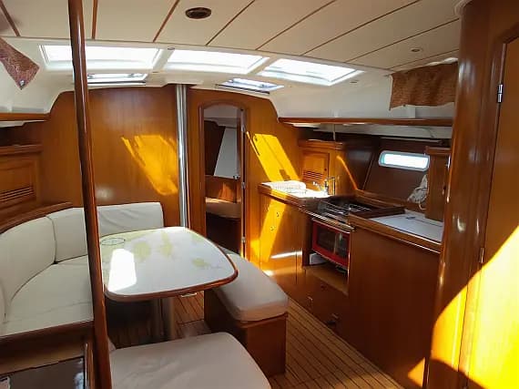 Oceanis 393 in Split / Marina Zenta - Photo 3