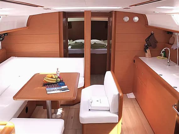 Sun Odyssey 479 in Lavrion Main Port - Photo 3