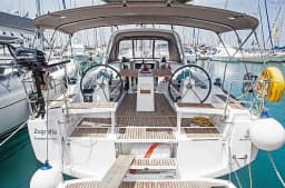 Oceanis 38 in Lefkada / D-Marin Marina Lefkas thumbnail 6