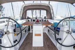 Oceanis 38 in Lefkada / D-Marin Marina Lefkas thumbnail 7