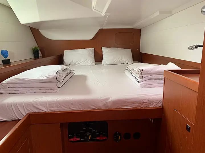 Oceanis 48 in Athens / Alimos Marina - Photo 5