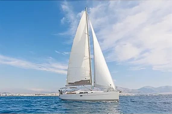 Hanse 430 in Piraeus / Mikrolimano port - Photo 1