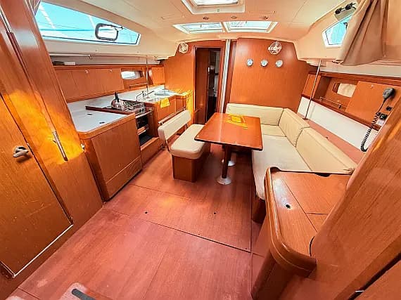 Oceanis 43 in Sukošan / D-Marin Dalmacija Marina - Photo 3
