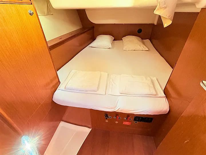 Oceanis 43 in Sukošan / D-Marin Dalmacija Marina - Photo 4